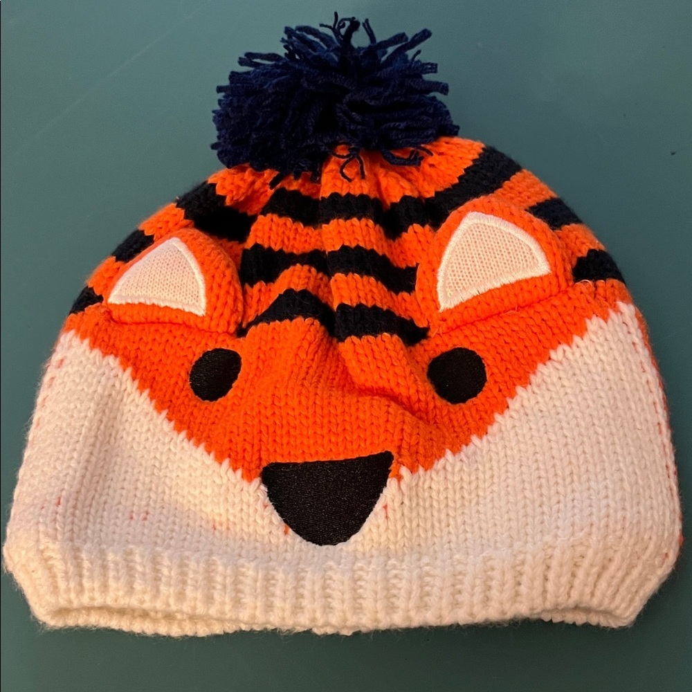 High Desert Gear child’s winter knit cap. Bear face. Size L/XL NWT